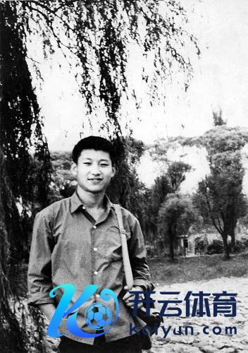 1972年，插队回京省亲时的习近平。